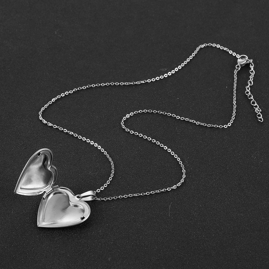 Heart-Shaped Pendant Titanium Steel Necklace (One Piece)