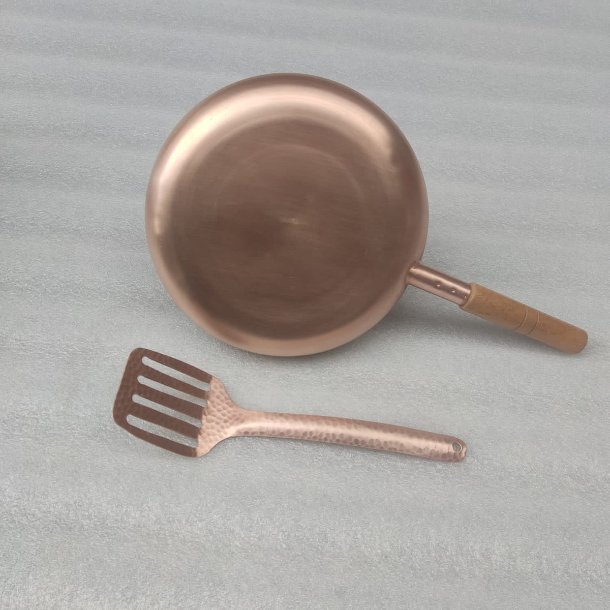 10" Round Plain Copper Pan with Matte Finish, Wood Handle and Spatula