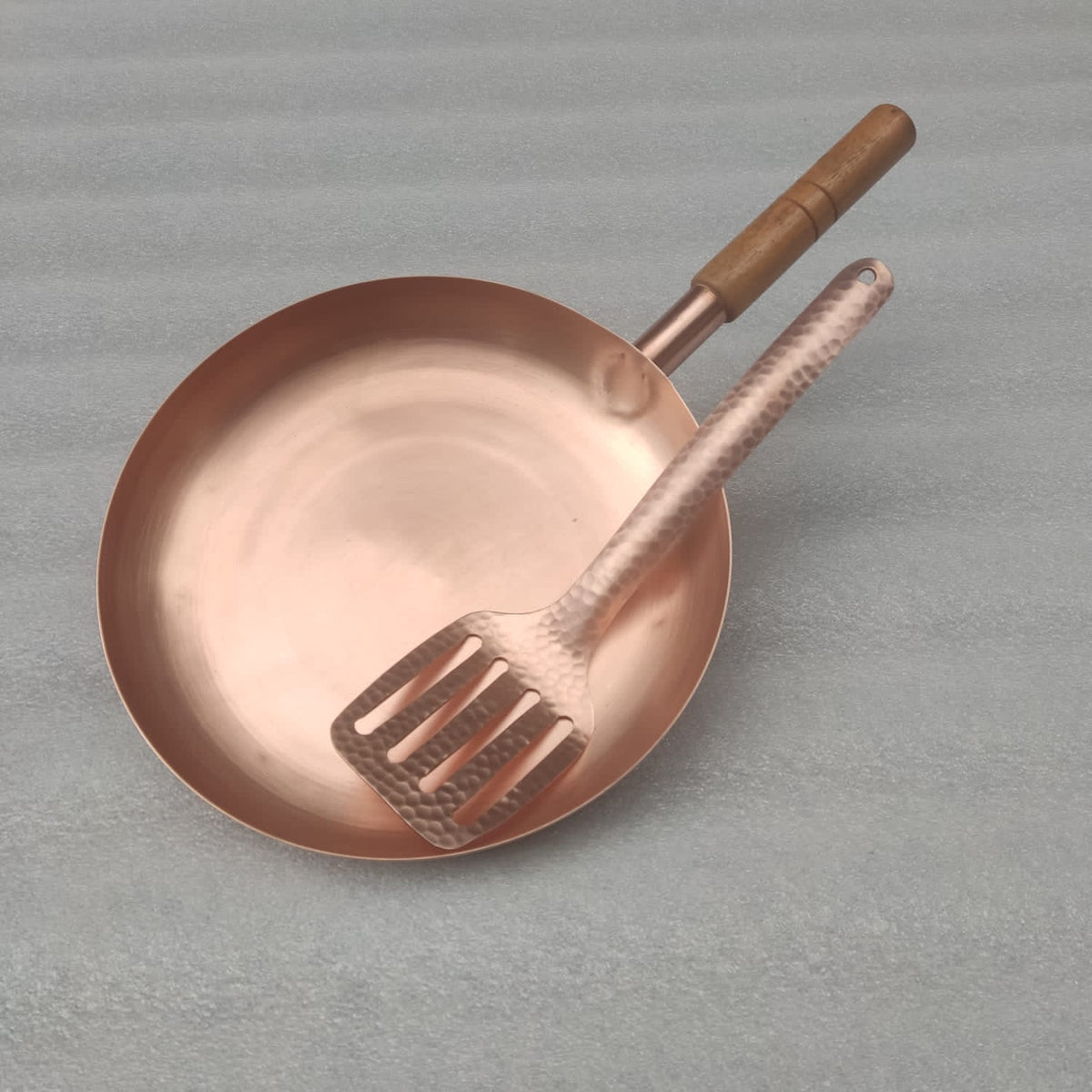 10" Round Plain Copper Pan with Matte Finish, Wood Handle and Spatula